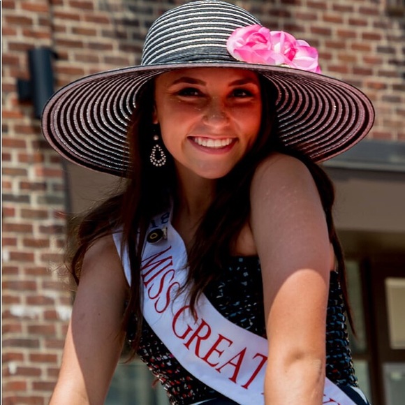 Meet your Posher, Annabella - Picture 1 of 1